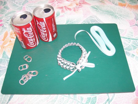 COMMENT REALISER UN BRACELET AVEC DES LANGUETTES DE COCA