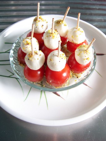 BROCHETTES TOMATE MOZZA