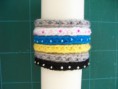 BRACELETS en tricot et perles de rocaille